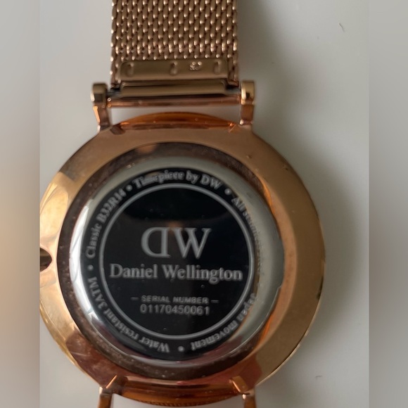 DANIEL WELLINGTON STAINLESS STEEL ROSE GOLD TONE WATCH - Picture 2 of 7